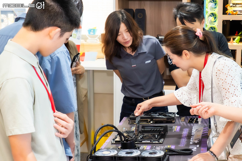 【活動體驗】Mobile01 x 微星 EZ DIY PC 組裝體驗會 體驗 DIY 組裝樂趣／液態氮超頻 還有專業小姐姐指導