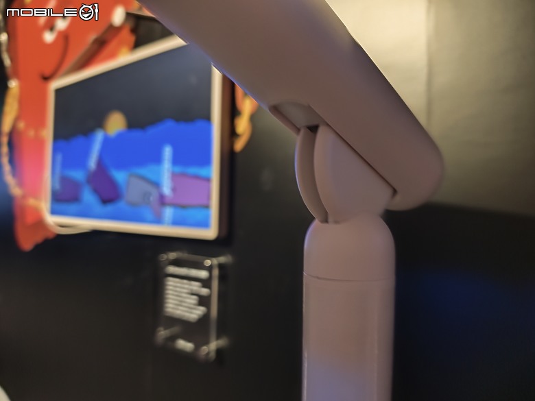 點我看大圖 【 體驗會實況 】LG 以透明面板 「SINGNATURE OLED T」旗艦機種領軍,展現顯示器產品未來的嶄新風貌!