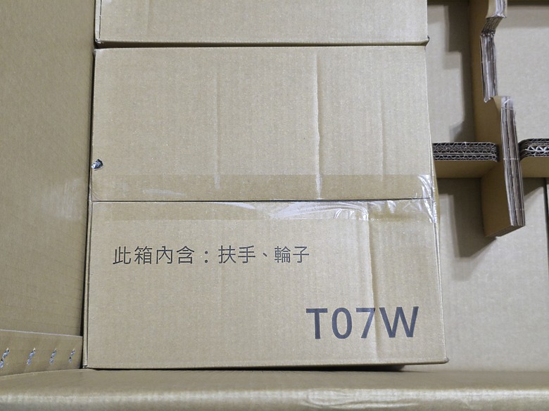 點我看大圖 8年後的第二把人體工學椅iRocks T07 White人體工學椅體驗分享