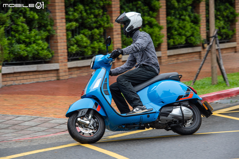 Vespa GTS 300 Super Sport 從容穿梭 自在馳騁|老偉士的靈魂、新世代的進化!