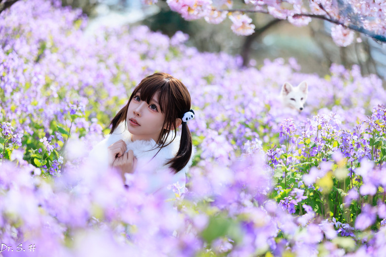 陽光花園下的小美女