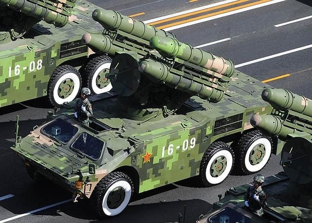 看看中國的野戰放空武器，用無人機去打巨人？？