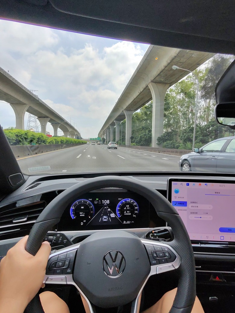 試乘VW Passat Variant 330TSI R-Line的心得分享(含All New Tiguan 330靜態賞車）