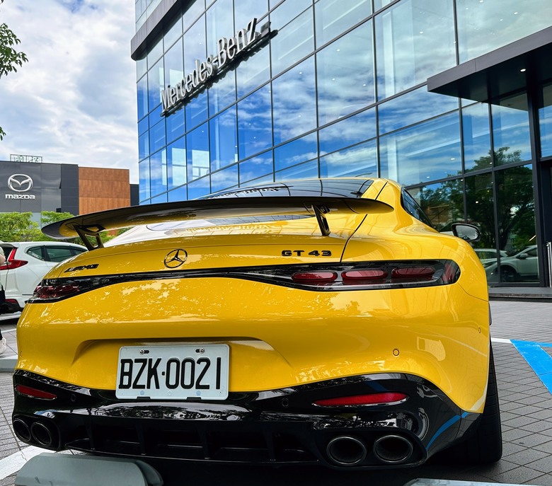 M-Benz AMG GT 43 不專業試駕 │ 宜快宜慢，溫文與熱血兼具的陽光跑車，夢想與實用，一車滿足！