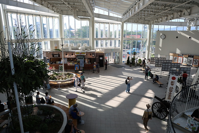 點我看大圖 夏日北海道自由行-函館篇(五稜郭/旬花/大黑屋/函館朝市/金森紅磚倉庫/小丑漢堡/八幡坂/元町/根室花丸/函館山)
