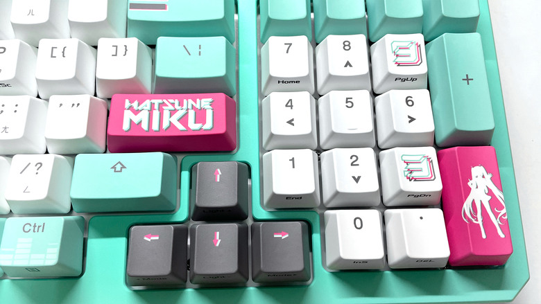 【阿洪開箱中】ASUS TUF Gaming × 初音未來 聯名電競套裝完整開箱!初音ミク Hatsune Miku (圖多)