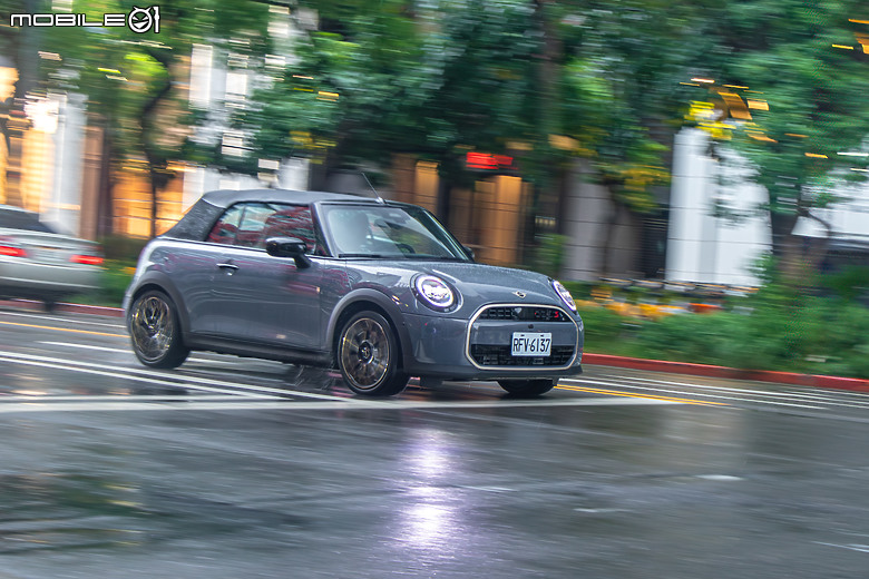 MINI Cooper Cabrio S 試駕｜不只吃可愛長大，還有變身帥氣的上空魅力！
