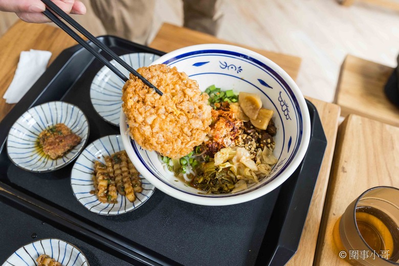 宜蘭羅東美食推薦-甩壹碗雲南米線專賣店，十幾種佐料任你加，老闆記憶裡的雲南米線就要這樣吃才好吃！！！