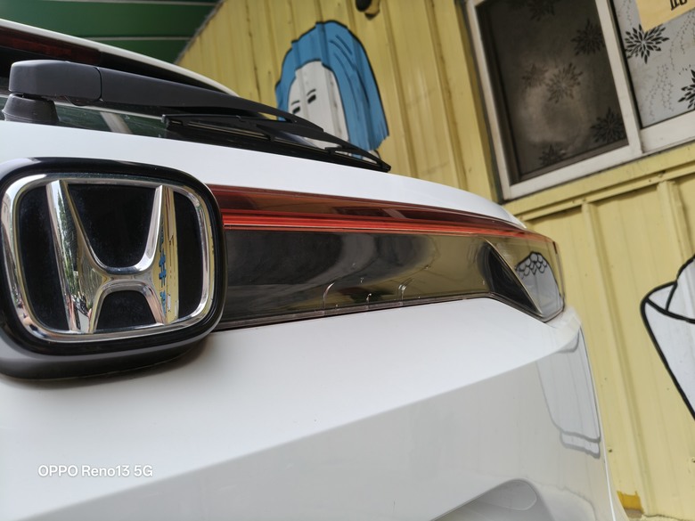 請問你的三代HRV 後倒車燈具總成有裂痕嗎?現在新發售Hrv ehev品質如何?