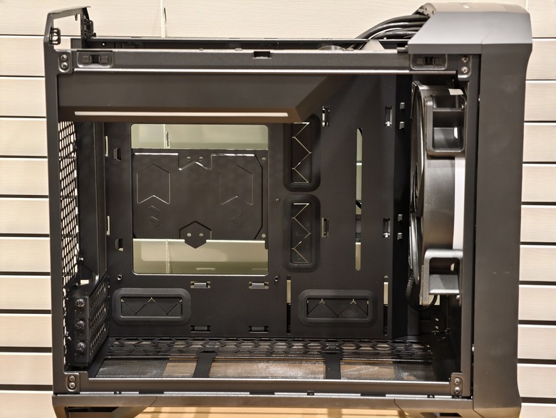 (舊殼開箱) 主打高風量的散熱布局，Fractal Design Torrent Compact & Nano開箱試用