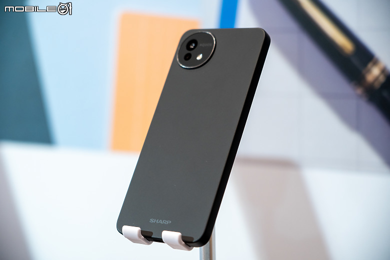 夏普在台推出輕旗艦新機 AQUOS R10，四防機 AQUOS wish5 首創「搖搖防護」功能！