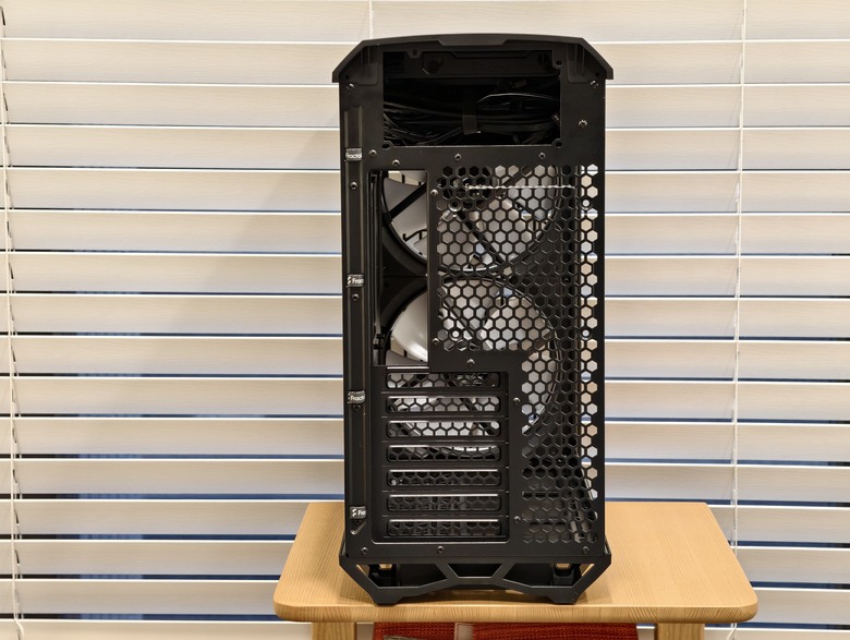 (舊殼開箱) 主打高風量的散熱布局，Fractal Design Torrent Compact & Nano開箱試用