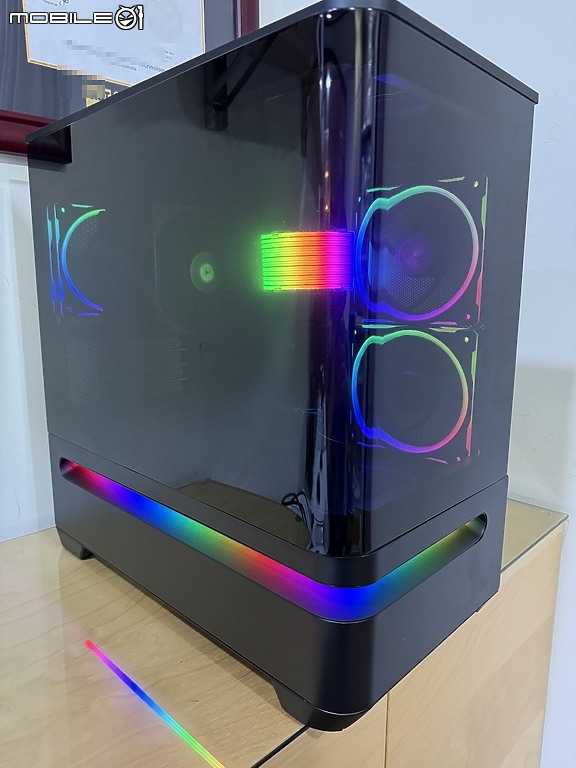 點我看大圖 創新L懸浮式進氣弧形玻璃 ASUS 華碩 Prime AP202 開箱