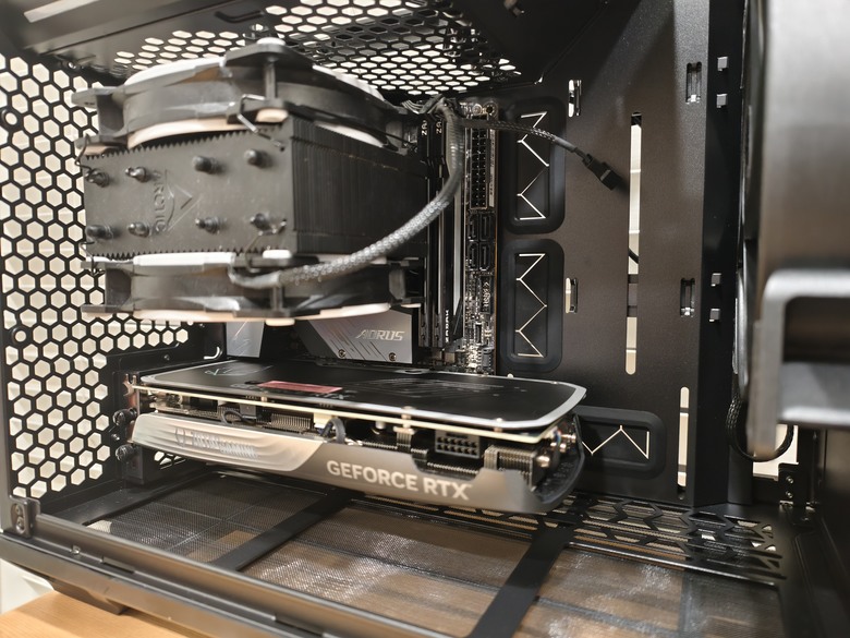 (舊殼開箱) 主打高風量的散熱布局，Fractal Design Torrent Compact & Nano開箱試用