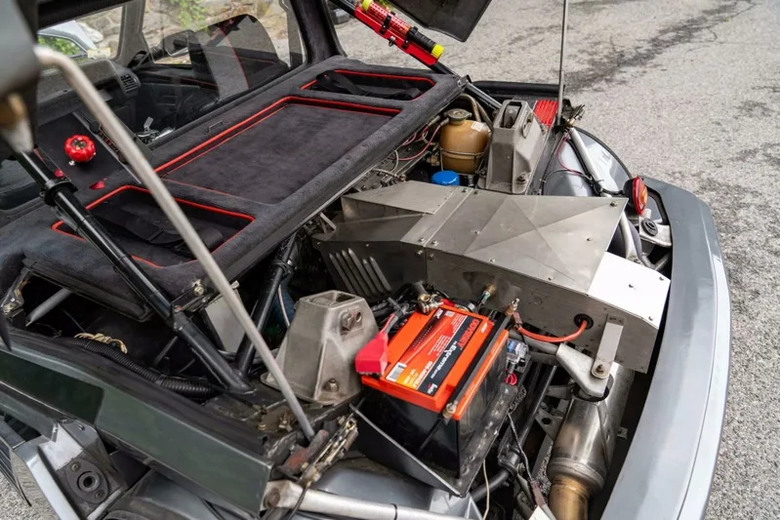 這輛極罕見的Peugeot 205 Turbo16 限量兩百台可以上路的賽車