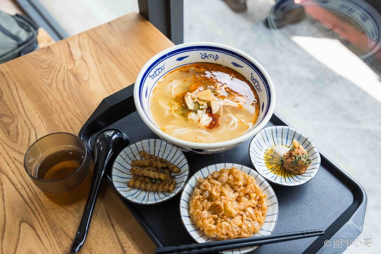 宜蘭羅東美食推薦-甩壹碗雲南米線專賣店，十幾種佐料任你加，老闆記憶裡的雲南米線就要這樣吃才好吃！！！