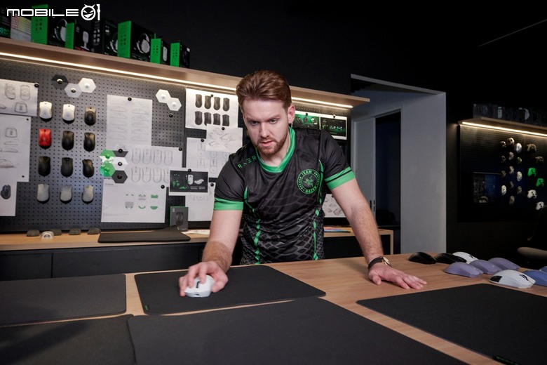 Razer DeathAdder V4 Pro 開箱試用 頂尖電競滑鼠性能再創顛峰之作