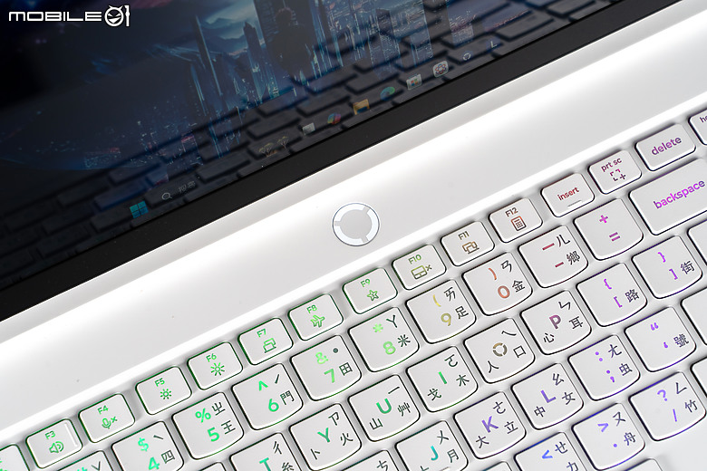 Lenovo Legion 7i (Gen10) 電競筆電｜白色外表藏不住強大戰力！