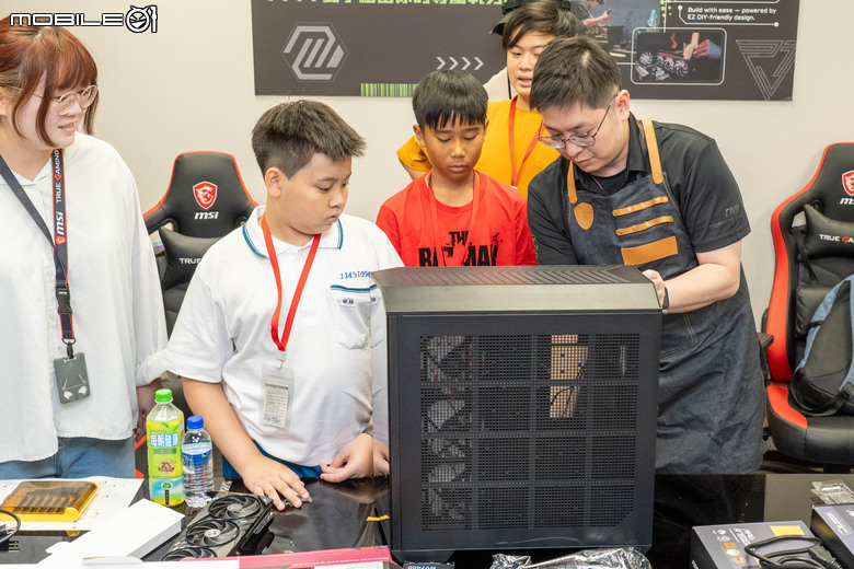 【活動體驗】Mobile01 x 微星 EZ DIY PC 組裝體驗會 體驗 DIY 組裝樂趣／液態氮超頻 還有專業小姐姐指導
