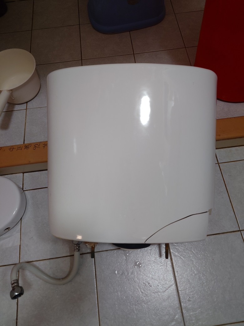 請問TOTO的馬桶水箱破了，有替代品嗎？