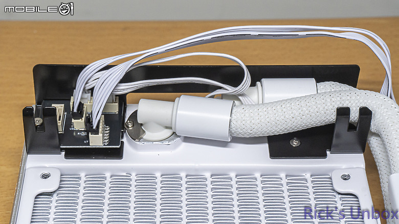 點我看大圖 【開箱】連水冷都有三模連線 | LIAN LI HydroShift II LCD-C 360CL WHITE