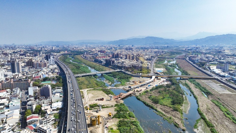 點我看大圖 🌟 太平【大耀樂川 空拍分享】長億重劃區 ╳ 74號快速道路十九甲北出匝道