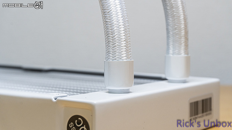 點我看大圖 【開箱】全漢首款一體式水冷 | FSP AE36 WHITE