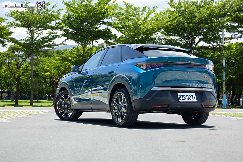 Peugeot 3008 大改款試駕｜降價更超值，以全新油電動力強勢挑戰中型休旅市場！
