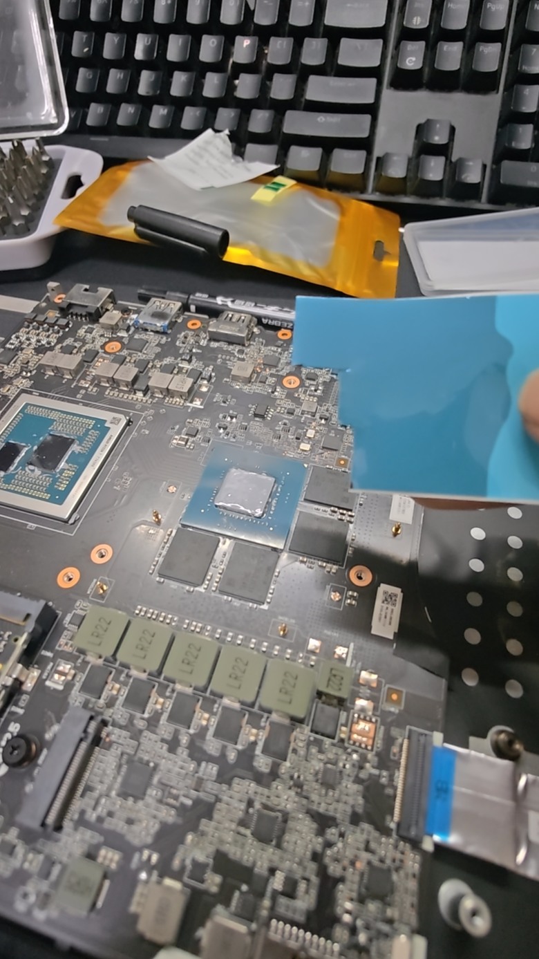 20k對岸購買2024機械革命蛟龍16 Pro,規格R7-7745HX/RTX4060/1T+32G/螢幕165hz