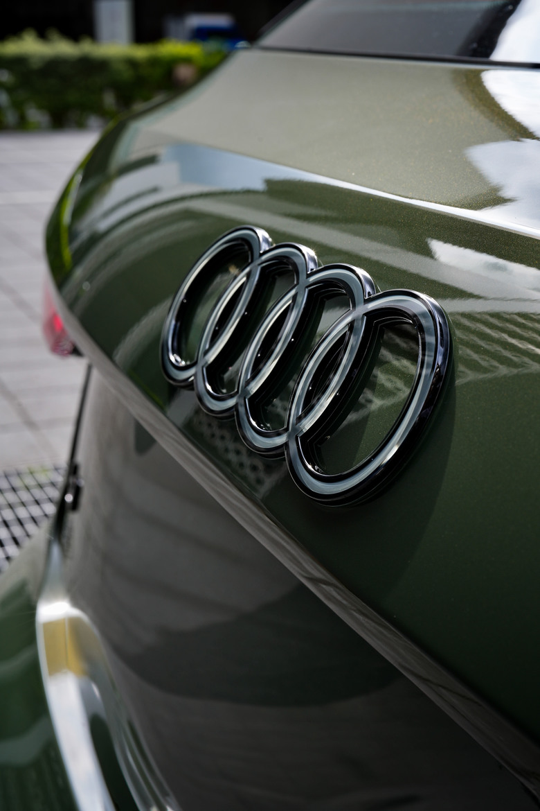 交車照片分享｜A3 Sportback 35 TFSI advanced｜金屬軍裝綠 District Green M4