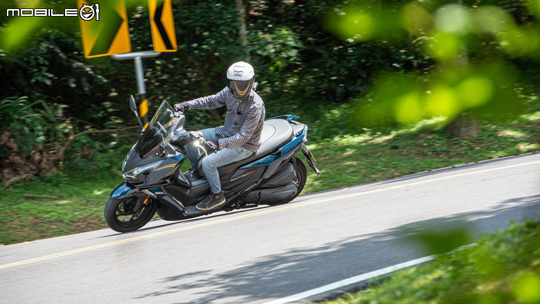 點我看大圖 KYMCO DOWNTOWN GT350 試乘|超乎預期的運動性、全方位黃牌大羊!