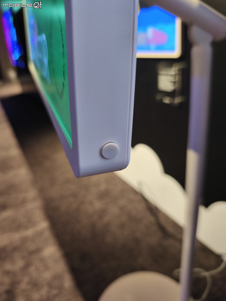 點我看大圖 【 體驗會實況 】LG 以透明面板 「SINGNATURE OLED T」旗艦機種領軍,展現顯示器產品未來的嶄新風貌!