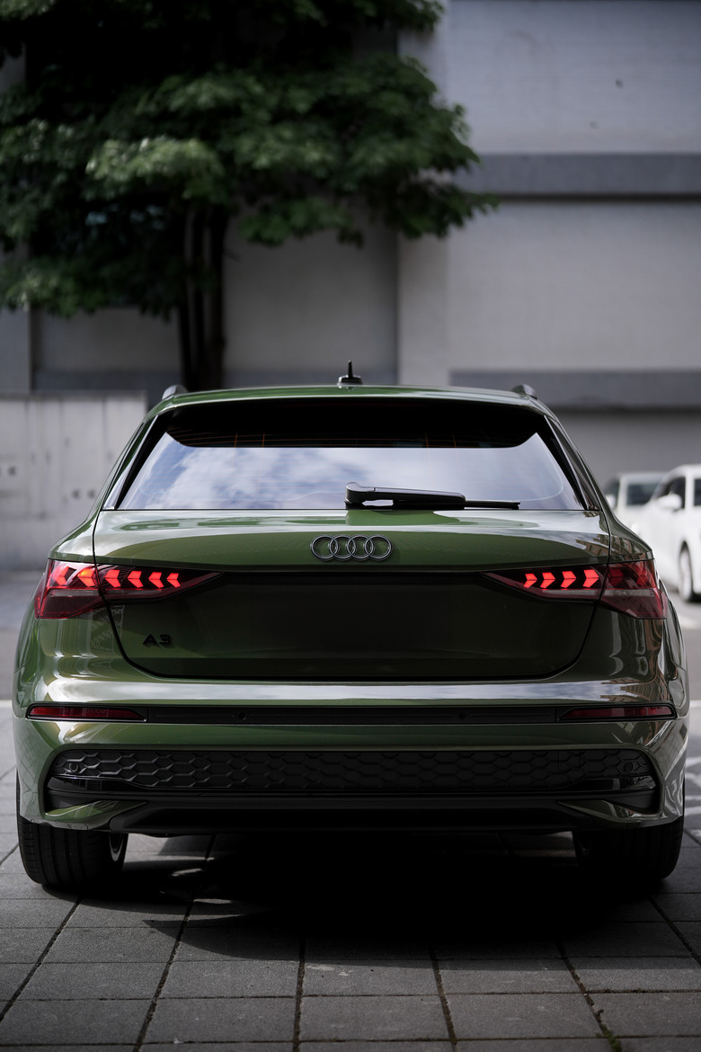 交車照片分享｜A3 Sportback 35 TFSI advanced｜金屬軍裝綠 District Green M4