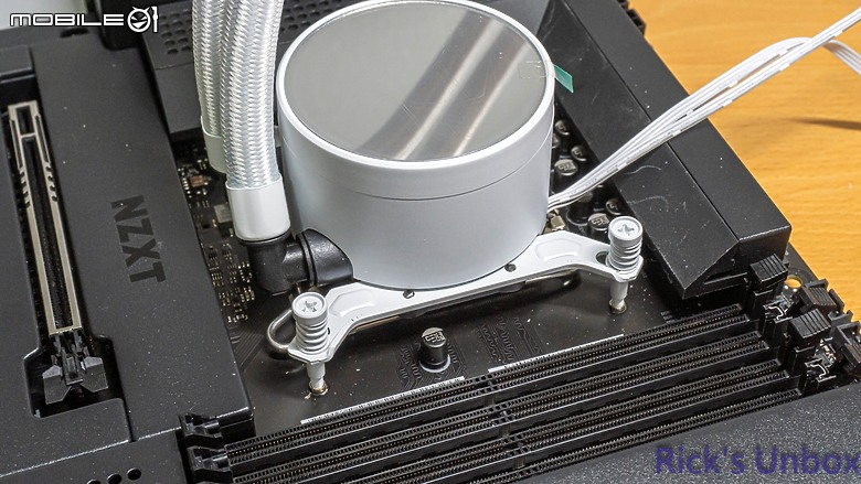 點我看大圖 【開箱】全漢首款一體式水冷 | FSP AE36 WHITE