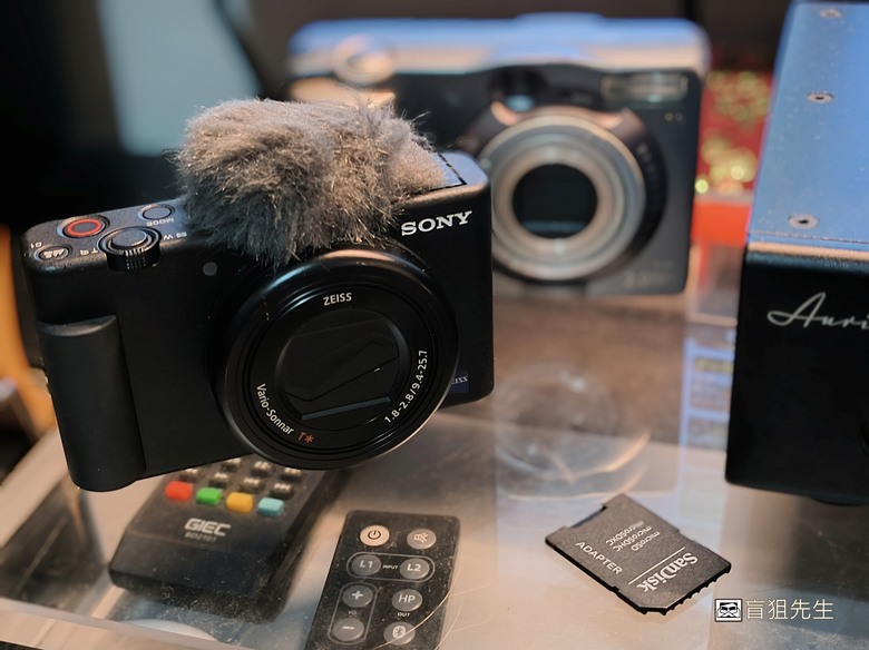 【盲狙先生傳124】SONY ZV-1 & ZV-1M2 | ❤️旅人的觀景小列車❤️ 輕巧方便的旅拍\生活紀錄vLog機，只能二選一你的決定?