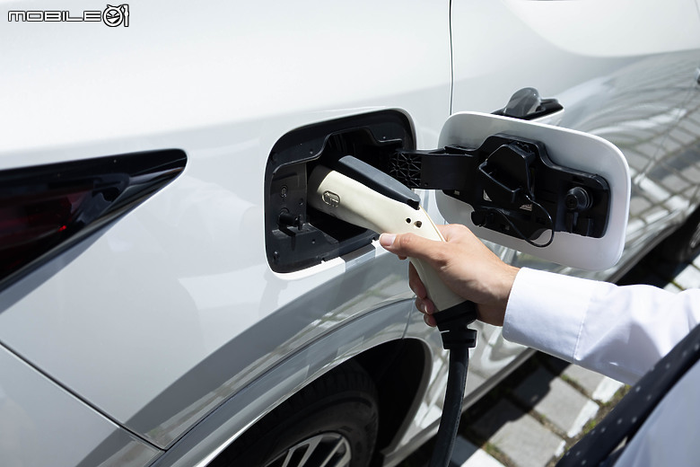 Lexus RX 450h+ 旗艦版試駕|淺嚐純電生活,從插電式油電動力開始!