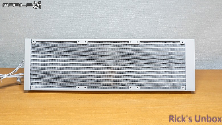 點我看大圖 【開箱】全漢首款一體式水冷 | FSP AE36 WHITE