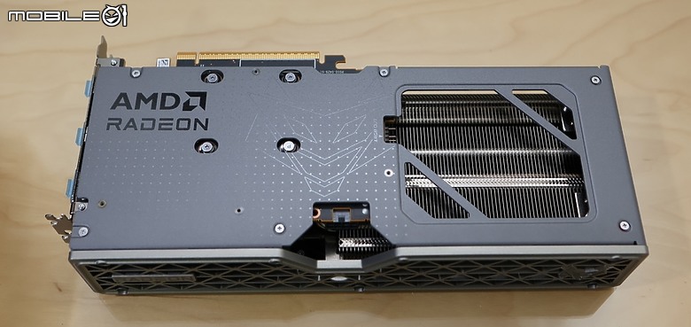 點我看大圖 雙 HDMI 保護框體設計 SAPPHIRE 藍寶石 Nitro+ 9060XT 16GB 開箱