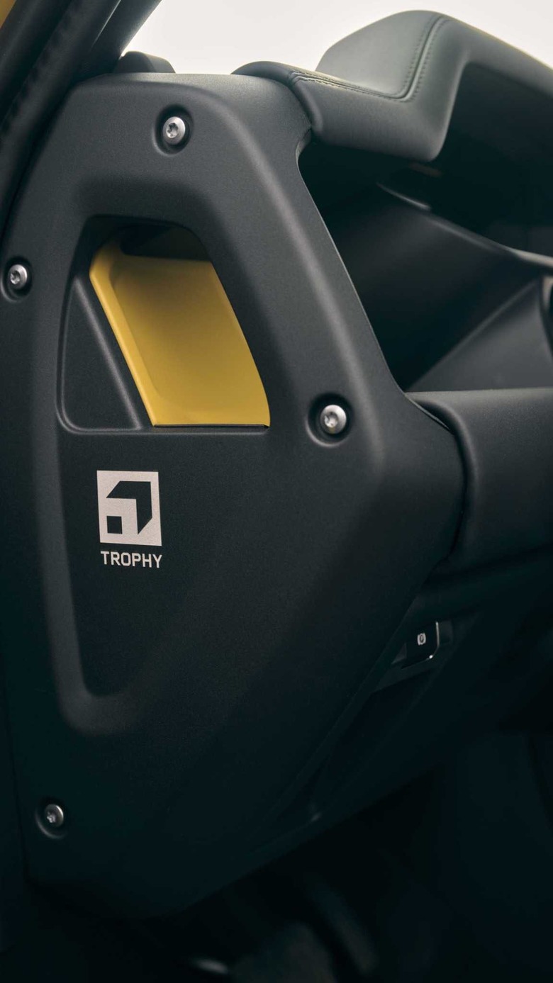 Defender Trophy Edition 限量登場