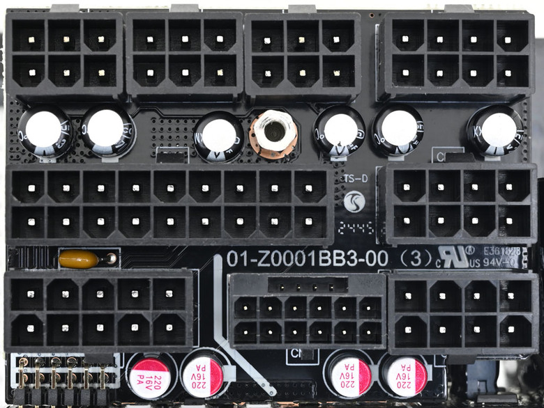 ENERMAX 保銳科技Revolution III 850W ATX 3.1金牌全模組電源開箱