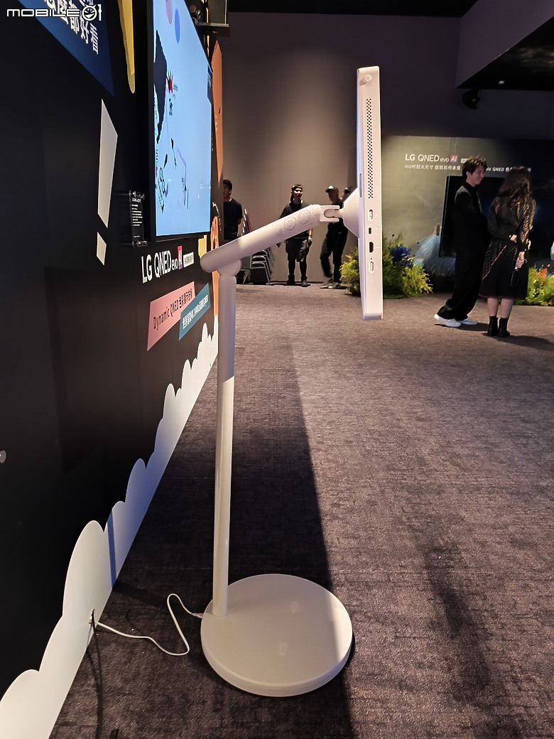 點我看大圖 【 體驗會實況 】LG 以透明面板 「SINGNATURE OLED T」旗艦機種領軍,展現顯示器產品未來的嶄新風貌!