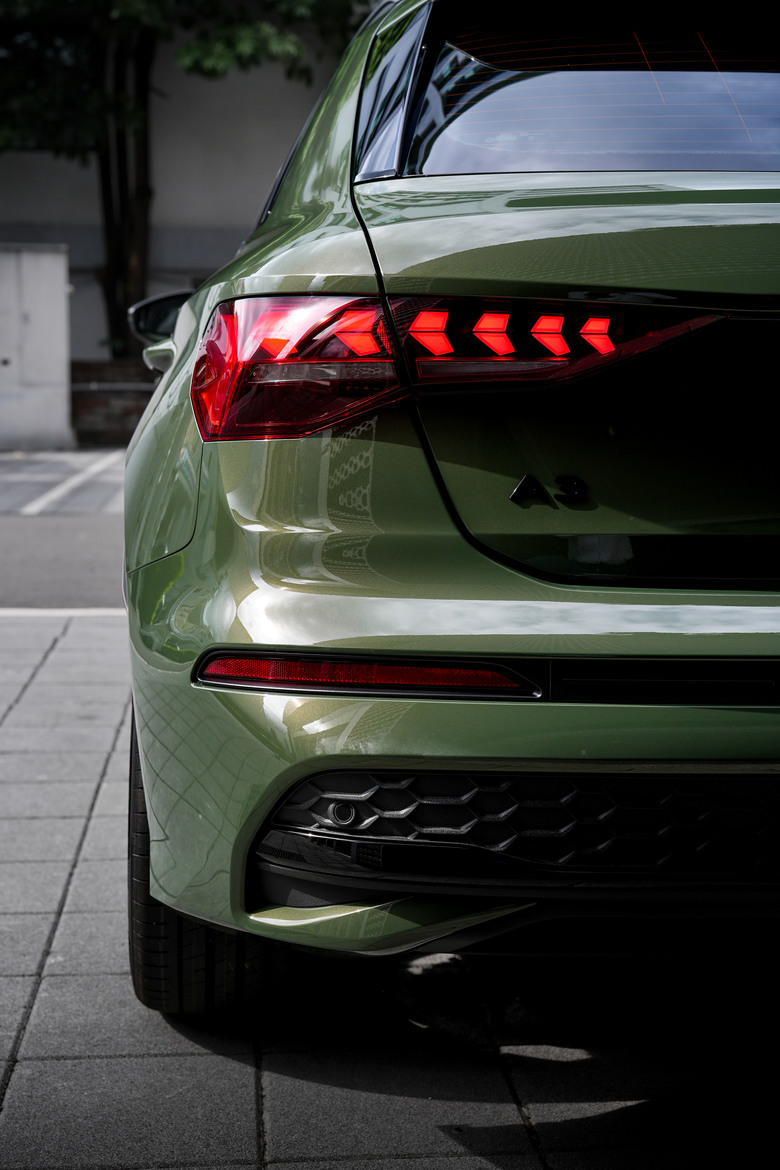 交車照片分享｜A3 Sportback 35 TFSI advanced｜金屬軍裝綠 District Green M4