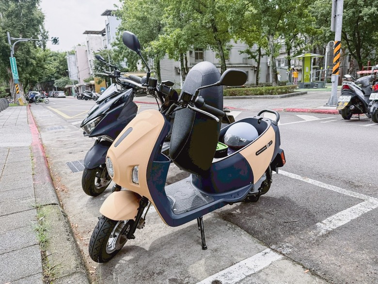 綠牌小電車EZ1夏日街道漫遊記