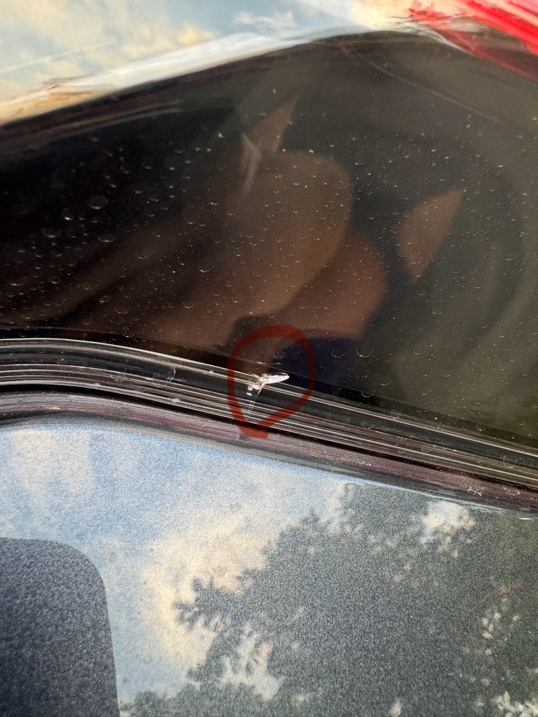 請問你的三代HRV 後倒車燈具總成有裂痕嗎?現在新發售Hrv ehev品質如何?