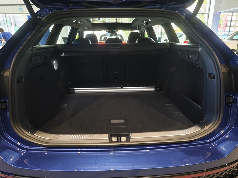 試乘VW Passat Variant 330TSI R-Line的心得分享(含All New Tiguan 330靜態賞車）