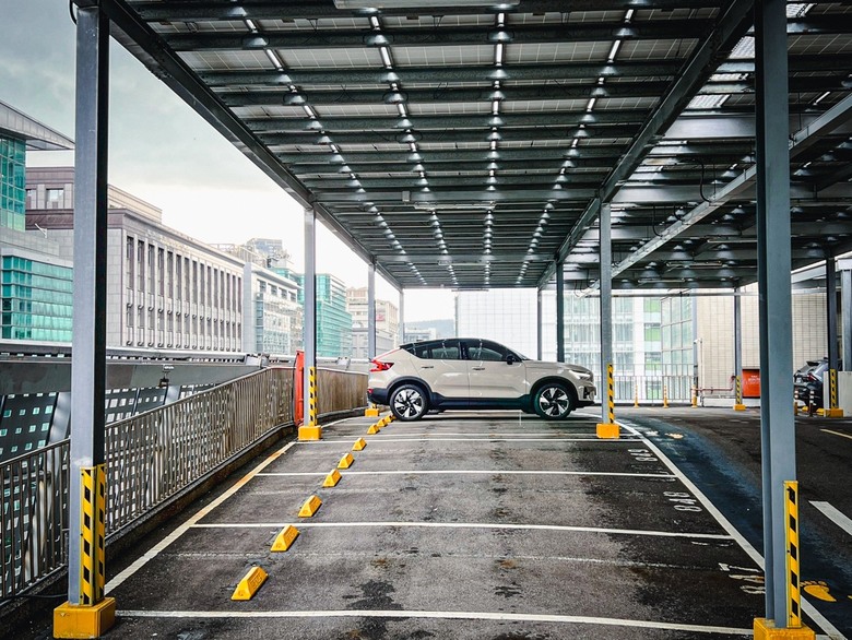 開著EC40在台北城市漫遊