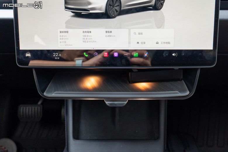 交車後才是入坑的開始！陳家小白 Model 3 的保險／隔熱紙選擇、還有 JOWUA 大全配件入手心得