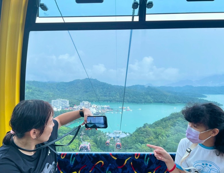 去日月潭搭纜車順便玩了九族文化村,夏天園內超涼的