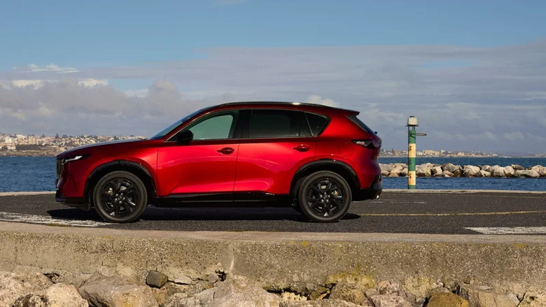 Mazda第三代CX-5終於現身！油電動力、無實體按鍵數位介面上身！
