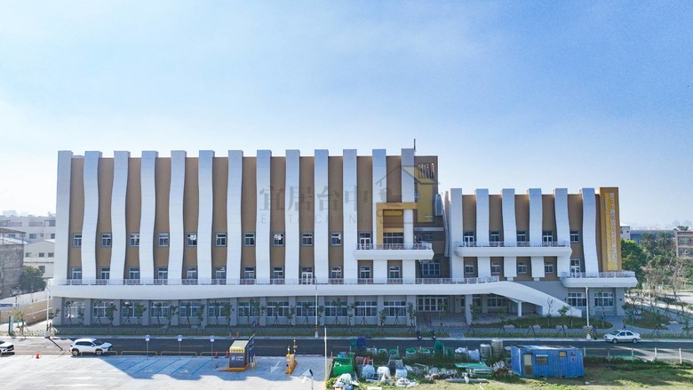 點我看大圖 🌟 豐原【豐原國民暨兒童運動中心 空拍分享】豐富健康產業園區 ╳ 亞大豐原附醫暨長照機構